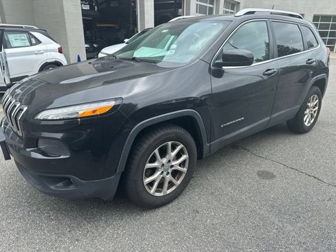 Used 2016 Jeep Cherokee Latitude w/ Comfort/Convenience Group AWD/4WD image 3