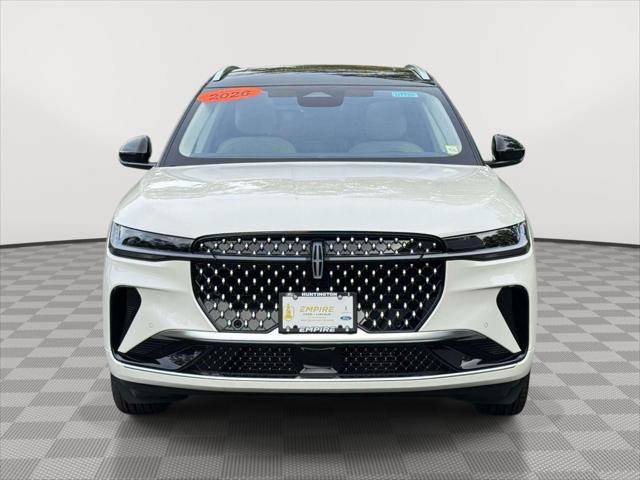 Used 2026 Lincoln Nautilus Premier w/ Equipment Group 102A AWD/4WD image 2