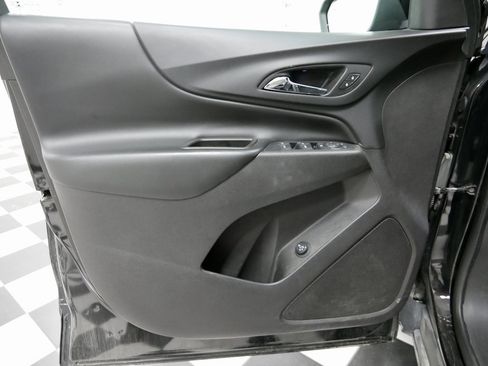 Used 2018 Chevrolet Equinox LT image 12