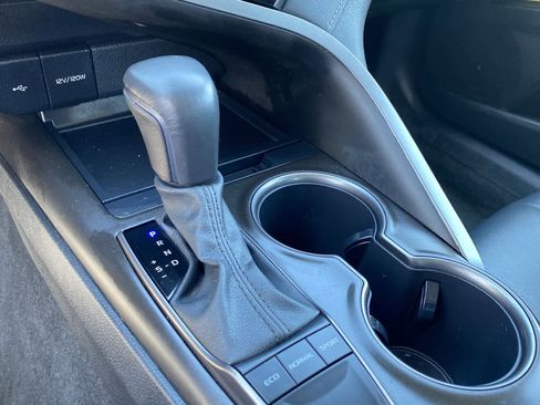 Used 2024 Toyota Camry SE image 32