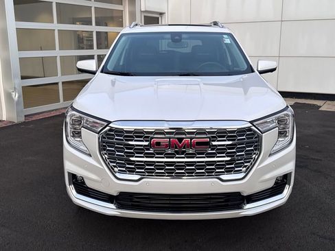 Used 2024 GMC Terrain Denali w/ Denali Premium Package image 8