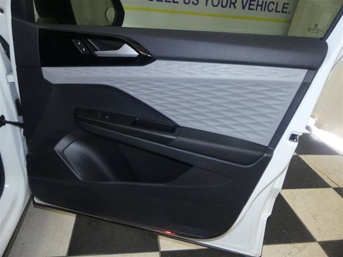Used 2023 Volkswagen Taos S image 21