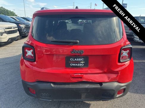 Used 2021 Jeep Renegade Latitude FWD image 4