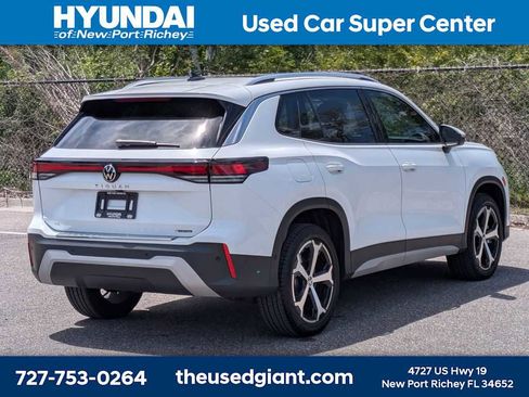 Used 2025 Volkswagen Tiguan SE w/ Panoramic Sunroof Package AWD/4WD image 5