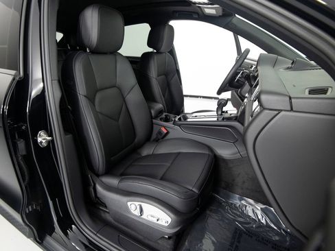 New 2026 Porsche Macan AWD/4WD image 32