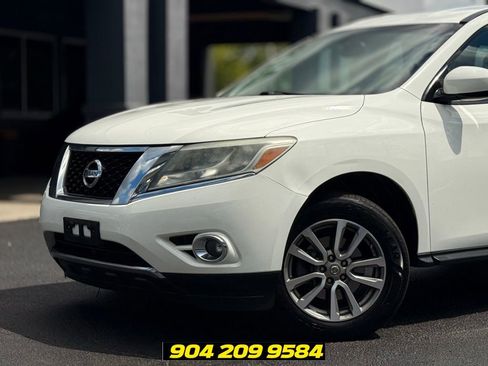 Used 2016 Nissan Pathfinder SV FWD image 2