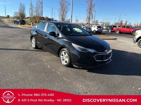 Used 2017 Chevrolet Cruze LT image 5