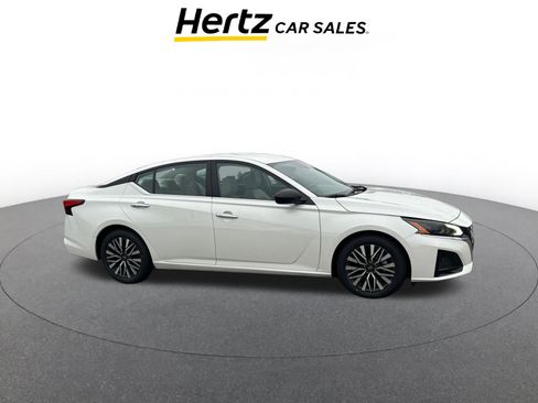 Used 2025 Nissan Altima 2.5 SV image 1