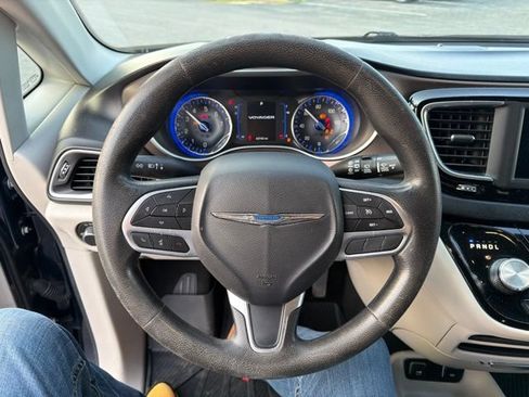 Used 2020 Chrysler Voyager Lxi FWD image 27
