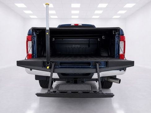 Used 2017 Ford F250 XLT w/ XLT Premium Package AWD/4WD image 8