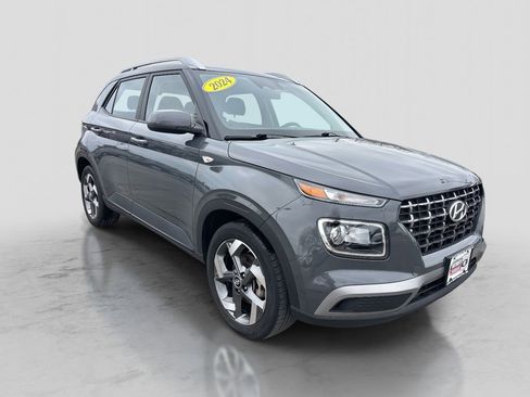Used 2024 Hyundai Venue SEL image 6