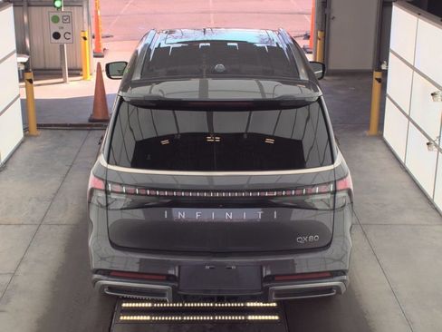 Certified 2025 INFINITI QX80 Luxe image 4