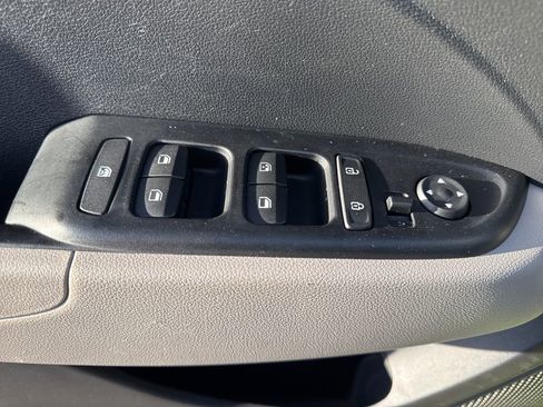 Used 2024 Hyundai Venue SEL image 25