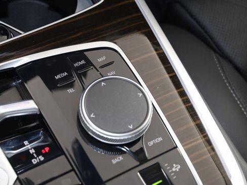 Used 2023 BMW X7 xDrive40i w/ Premium Package image 30