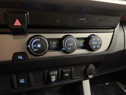 Used 2020 Toyota Tacoma SR5 image 18