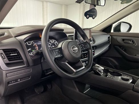 Used 2023 Nissan Rogue S image 10