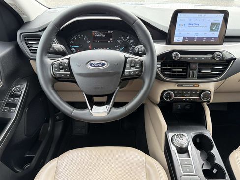 Certified 2022 Ford Escape SEL FWD image 16