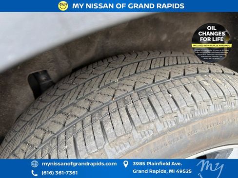 Used 2025 Nissan Pathfinder Platinum AWD/4WD image 35