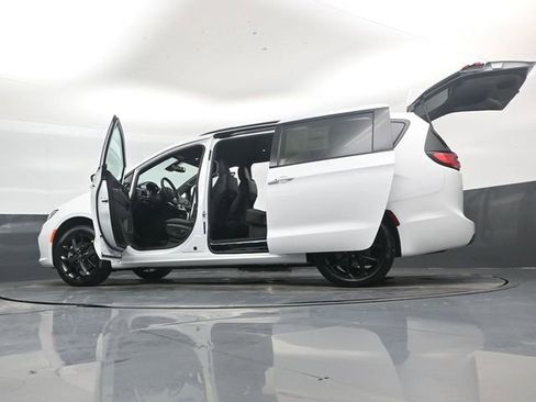 New 2026 Chrysler Pacifica Select image 53