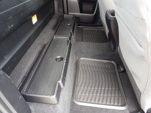 Used 2020 Toyota Tacoma SR image 34