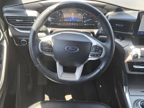 Used 2023 Ford Explorer XLT w/ Equipment Group 202A RWD image 10