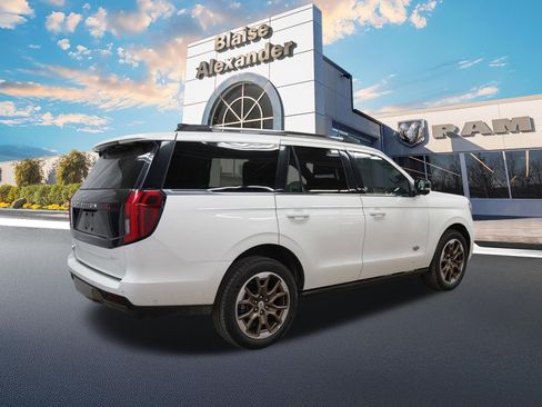 Used 2025 Ford Expedition King Ranch AWD/4WD image 3