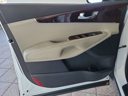 Used 2017 Kia Sorento LX image 16