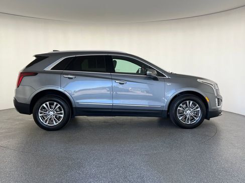 Used 2021 Cadillac XT5 Premium Luxury FWD image 2