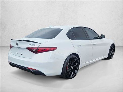 Used 2020 Alfa Romeo Giulia w/ Nero Edizione RWD image 5