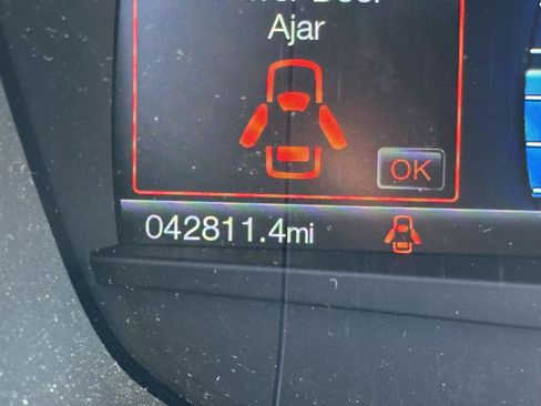 Used 2018 Ford Fusion SE w/ Fusion SE Technology Package FWD image 13