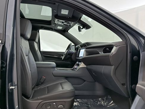 Used 2021 GMC Yukon Denali w/ Denali Premium Package image 28