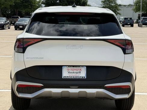 Used 2023 Kia Sportage LX FWD image 5