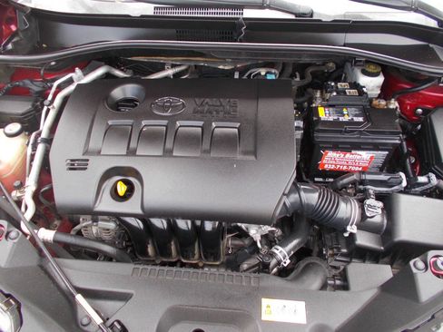 Used 2019 Toyota C-HR XLE FWD image 11