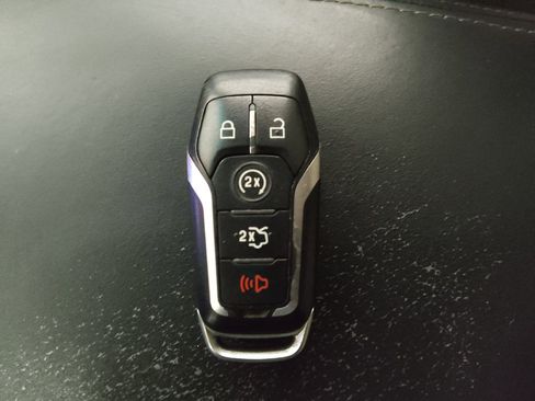 Used 2016 Ford Explorer Platinum image 32