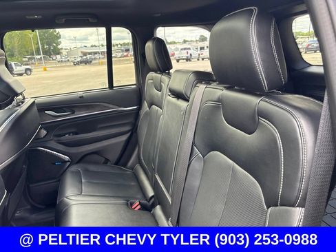 Used 2023 Jeep Grand Cherokee Overland w/ Luxury Tech Group IV AWD/4WD image 22