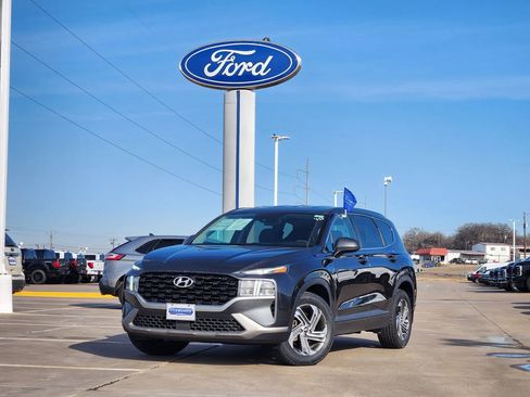Used 2022 Hyundai Santa Fe SE image 3