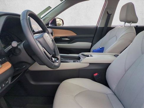 Certified 2025 Toyota Grand Highlander AWD Hybrid image 16