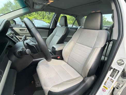 Used 2015 Toyota Camry SE w/ Moonroof Package FWD image 26
