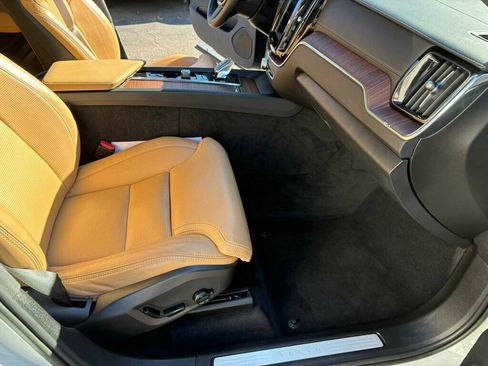 Used 2023 Volvo XC60 B5 Ultimate w/ Protection Package Premier image 30