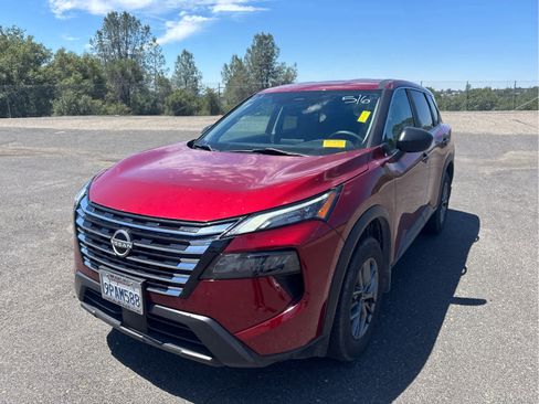 Used 2024 Nissan Rogue S AWD/4WD image 1