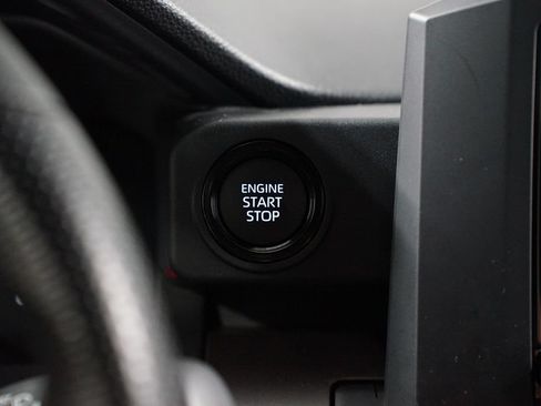 Certified 2025 Toyota Tacoma SR5 AWD/4WD image 18