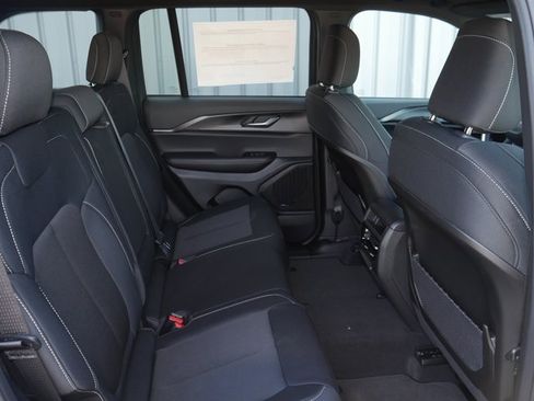 New 2025 Jeep Grand Cherokee Laredo image 24