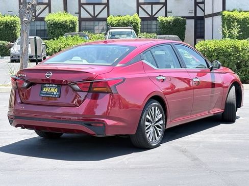 Used 2025 Nissan Altima 2.5 SV FWD image 5
