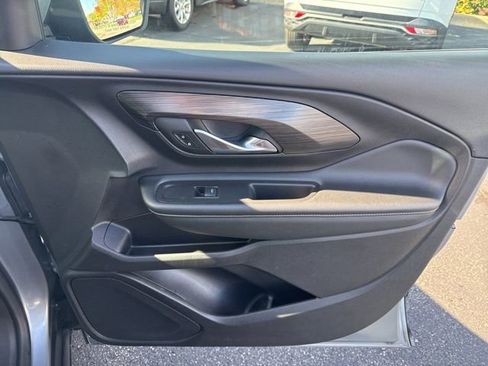 Used 2024 GMC Terrain SLT image 52