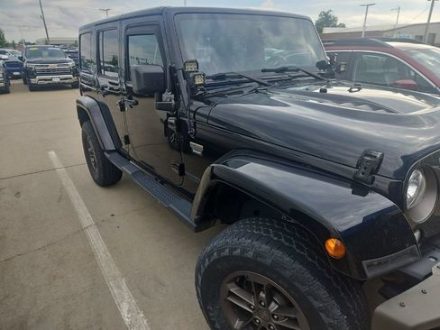 Used 2017 Jeep Wrangler Unlimited Sahara AWD/4WD image 2