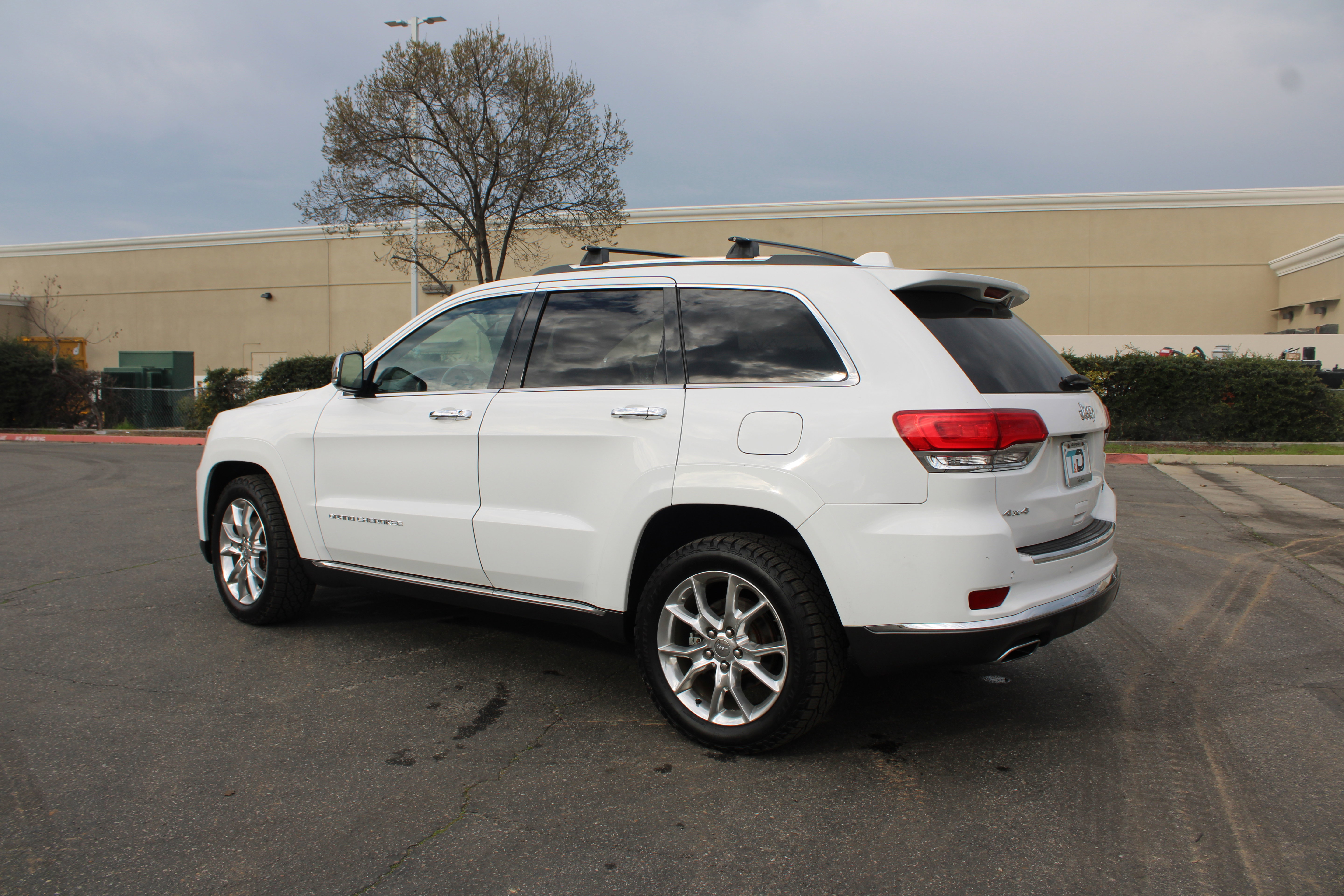 Used 2014 Jeep Grand Cherokee Summit AWD/4WD image 11