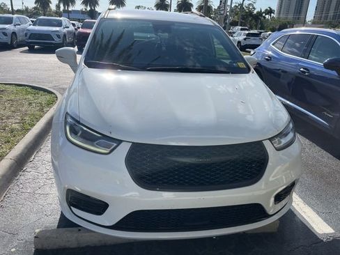 Used 2022 Chrysler Pacifica Touring-L w/ S Appearance Package image 2