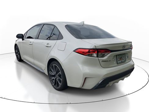 Used 2020 Toyota Corolla SE w/ SE Premium Package FWD image 9