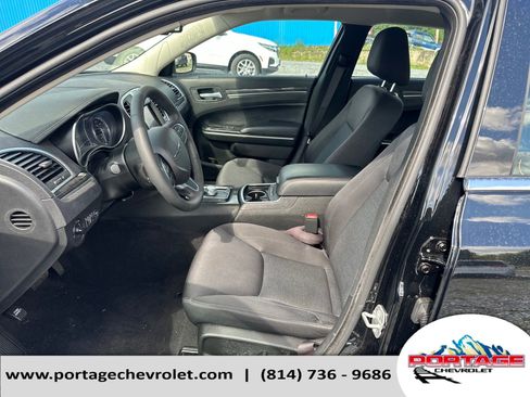Used 2022 Chrysler 300 Touring image 10