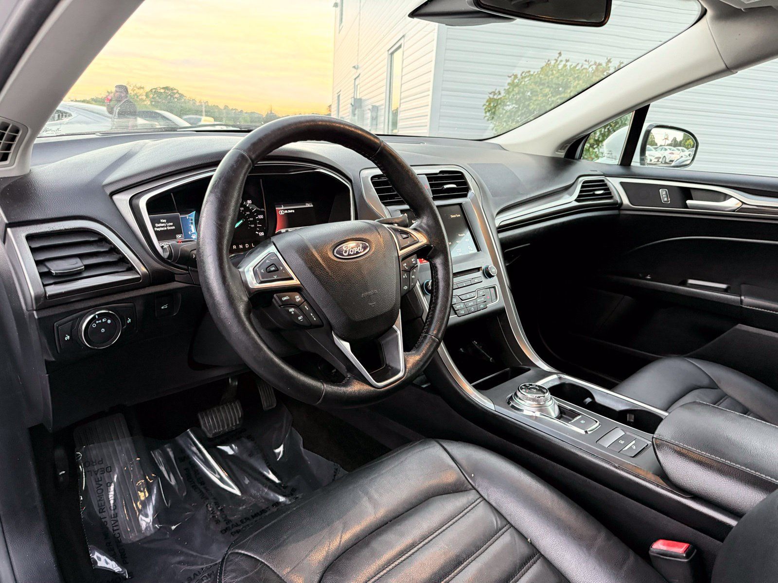 Used 2018 Ford Fusion SE w/ Equipment Group 602A FWD image 14